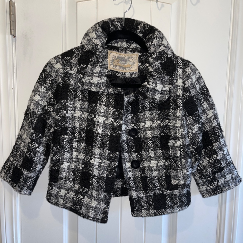 Emmelee Black & White Wool polyester blend Cropped Blazer/jacket/cardigan